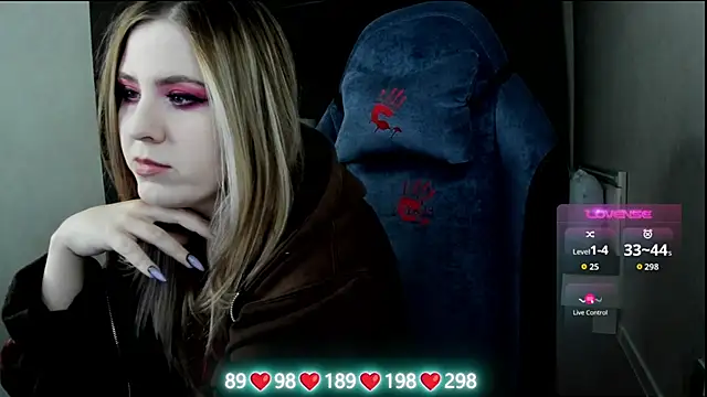 Olivia Munk online show from December 5, 2025, 4:55 am