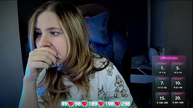 Olivia Munk online show from November 28, 2025, 4:12 am