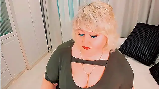 BIGTITSBBW online show from April 19, 2026, 4:19 pm