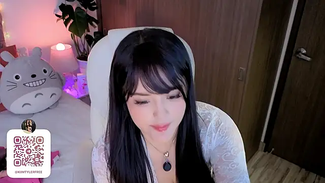 Snapshot of KiimTyler_ chatting on September 20, 2025, 1:43 am KiimTyler online show from September 20, 2025, 1:43 am