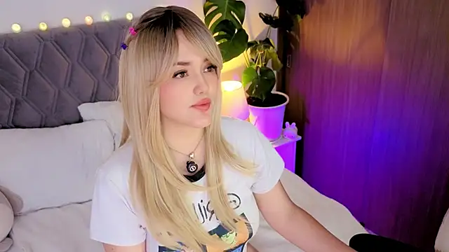 KiimTyler  online show from November 19, 2025, 2:55 am