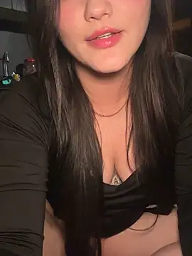 KiimTyler  online show from May 30, 2026, 11:21 pm