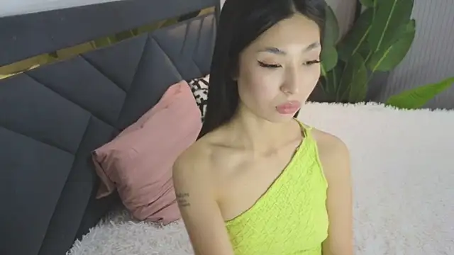 Snapshot of TrishaRey chatting on November 7, 2025, 5:45 am TrishaRey online show from November 7, 2025, 5:45 am