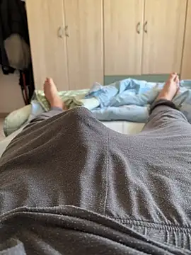 giovanni5281 online show from April 8, 2026, 7:54 am