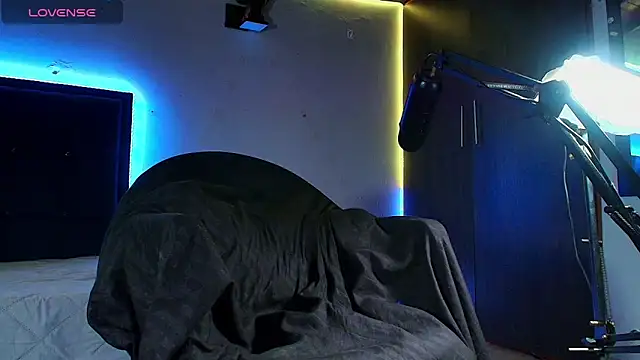 kuzzcoo online show from March 16, 2026, 11:40 pm