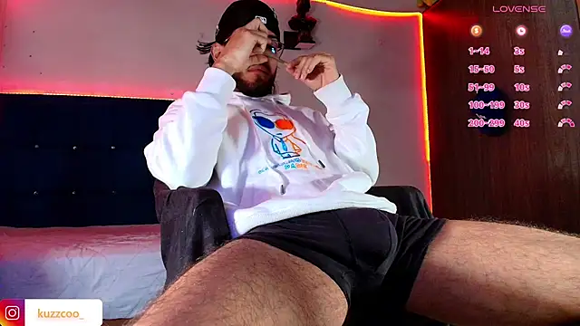 Snapshot of kuzzcoo chatting on October 18, 2025, 2:08 pm kuzzcoo online show from October 18, 2025, 2:08 pm