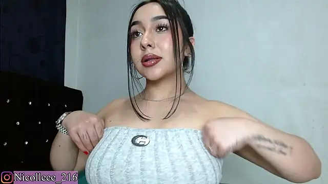 Snapshot of Ni_colle chatting on October 3, 2025, 5:14 pm Ni colle online show from October 3, 2025, 5:14 pm