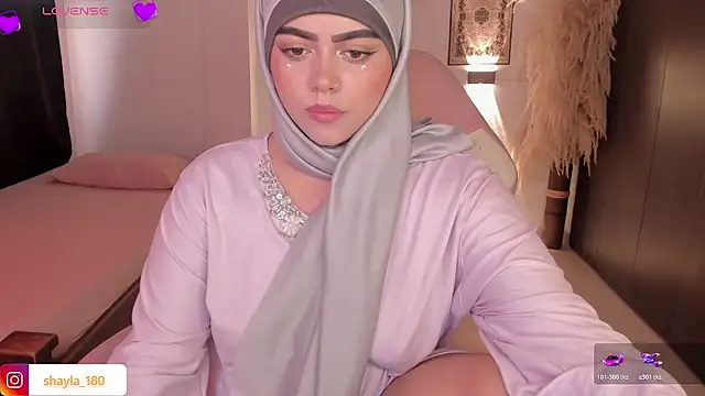 Snapshot of shayla_18 chatting on November 7, 2025, 9:41 pm shayla 18 online show from November 7, 2025, 9:41 pm