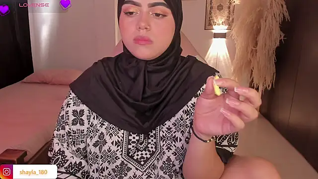 Snapshot of shayla_18 chatting on November 22, 2025, 7:35 pm shayla 18 online show from November 22, 2025, 7:35 pm