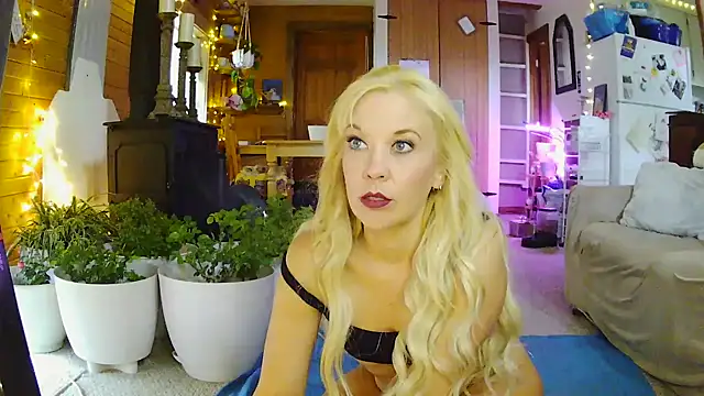 lyra rose online show from April 16, 2026, 10:45 pm