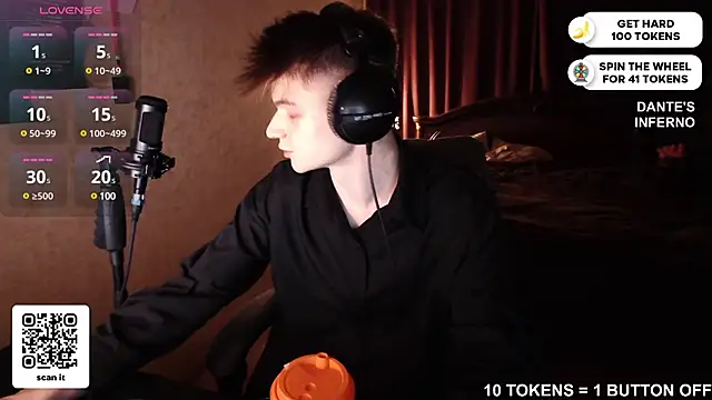 Snapshot of dantebigboi300 chatting on February 25, 2025, 6:23 pm dantebigboi300 online show from February 25, 2025, 6:23 pm