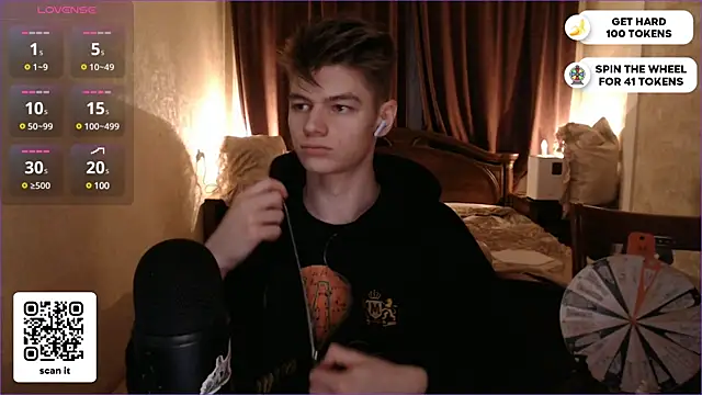 Snapshot of dantebigboi300 chatting on February 3, 2025, 6:17 pm dantebigboi300 online show from February 3, 2025, 6:17 pm