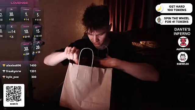 Snapshot of dantebigboi300 chatting on February 24, 2025, 10:03 pm dantebigboi300 online show from February 24, 2025, 10:03 pm