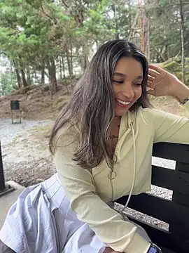 HannahW  online show from April 29, 2026, 6:58 pm