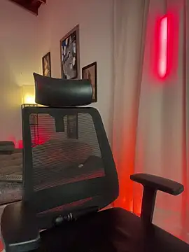 HannahW  online show from February 10, 2026, 10:20 pm