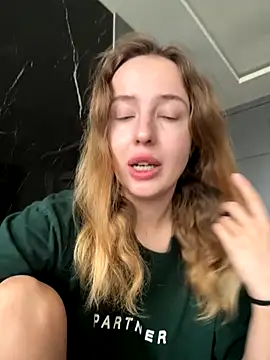 Snapshot of Nura_n_Sarah chatting on November 19, 2025, 5:07 am Nura n Sarah online show from November 19, 2025, 5:07 am