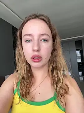 Snapshot of Nura_n_Sarah chatting on November 5, 2025, 3:31 am Nura n Sarah online show from November 5, 2025, 3:31 am