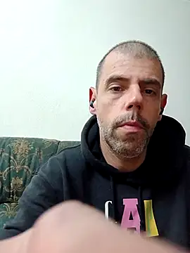 Snapshot of Gui420bh chatting on December 17, 2025, 12:04 am Gui420bh online show from December 17, 2025, 12:04 am