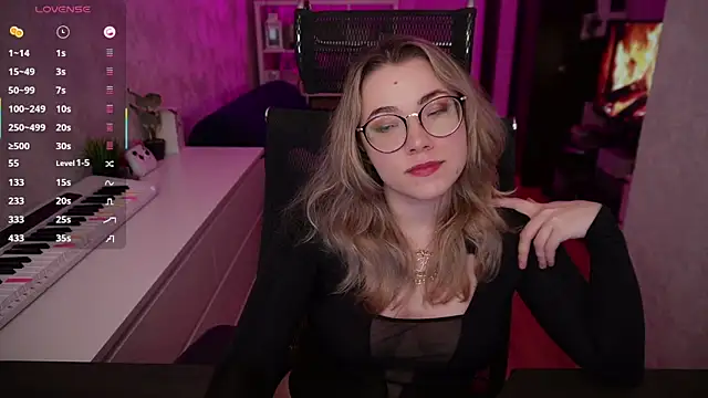 Snapshot of RemyCute chatting on March 20, 2025, 7:35 pm RemyCute online show from March 20, 2025, 7:35 pm