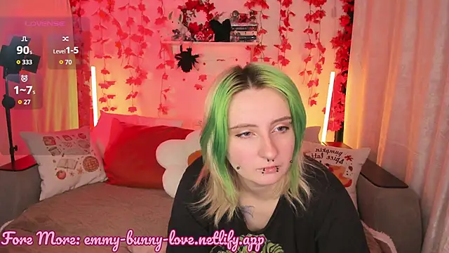 Snapshot of EmmyBunny chatting on September 28, 2025, 3:19 pm EmmyBunny online show from September 28, 2025, 3:19 pm