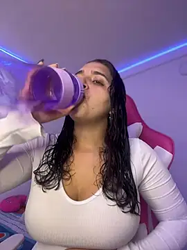 Snapshot of Alicia_Ruiz chatting on February 19, 2026, 6:05 pm Alicia Ruiz online show from February 19, 2026, 6:05 pm