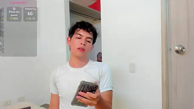 Snapshot of Blum_icee chatting on December 17, 2025, 9:09 pm Blum icee online show from December 17, 2025, 9:09 pm