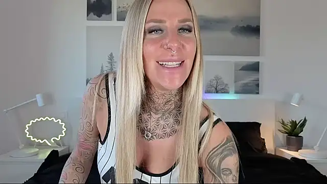 Lara-CumKitten online show from February 6, 2025, 2:15 pm