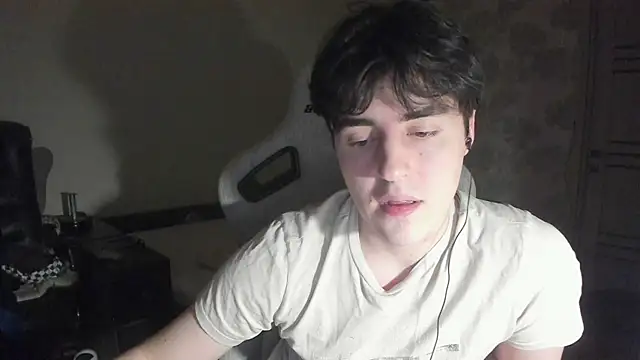 Snapshot of Knuckles17 chatting on April 7, 2026, 5:48 pm Knuckles17 online show from April 7, 2026, 5:48 pm