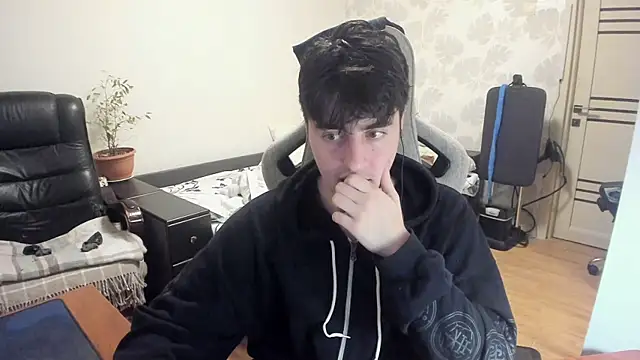 Snapshot of Knuckles17 chatting on December 15, 2025, 12:16 am Knuckles17 online show from December 15, 2025, 12:16 am