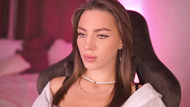 MaryHillty online show from October 22, 2025, 5:01 pm