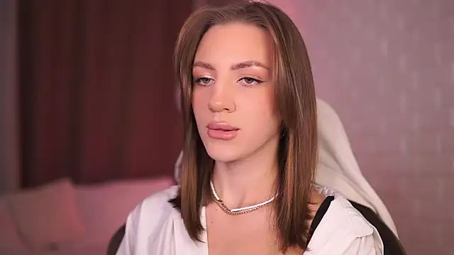 MaryHillty online show from November 27, 2025, 5:02 pm