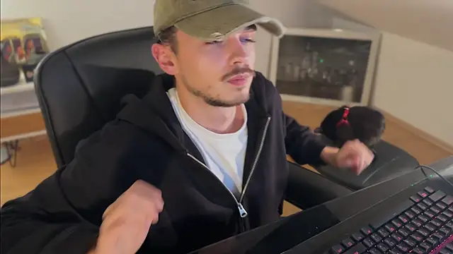 Snapshot of naked_psy chatting on October 30, 2025, 2:21 am naked psy online show from October 30, 2025, 2:21 am