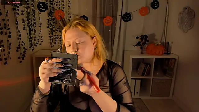 Snapshot of bitchofsun_ chatting on October 26, 2025, 4:51 pm bitchofsun online show from October 26, 2025, 4:51 pm