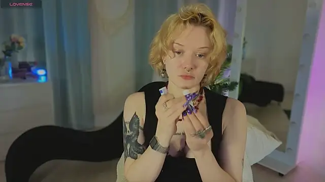Snapshot of cyber_whore_ chatting on June 3, 2026, 11:22 am cyber whore online show from June 3, 2026, 11:22 am