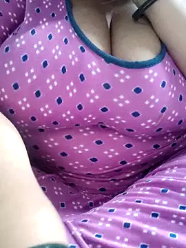 Snapshot of Seema_99 chatting on October 21, 2025, 11:31 am Seema 99 online show from October 21, 2025, 11:31 am