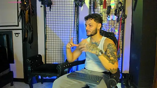 Snapshot of Twisted_Fantasy chatting on November 8, 2025, 5:22 am Twisted Fantasy online show from November 8, 2025, 5:22 am