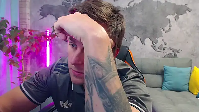 Snapshot of VikingChrisss chatting on December 2, 2025, 11:01 am VikingChrisss online show from December 2, 2025, 11:01 am