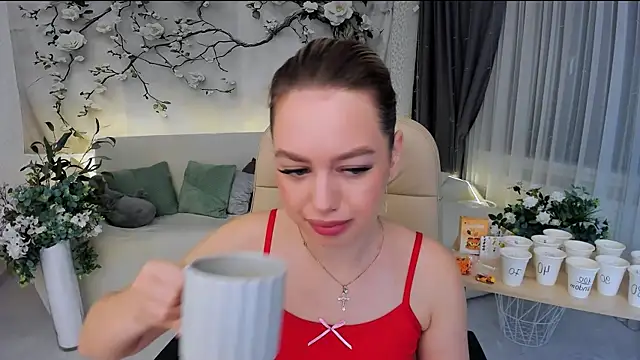 MiracleCurly online show from November 4, 2025, 7:06 pm