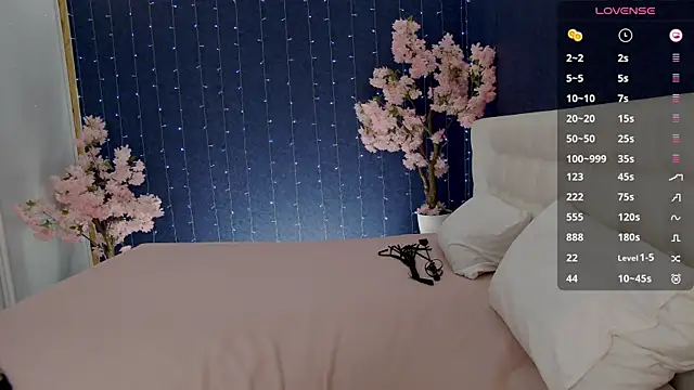 -Mirror-Girl- online show from October 11, 2025, 4:08 pm