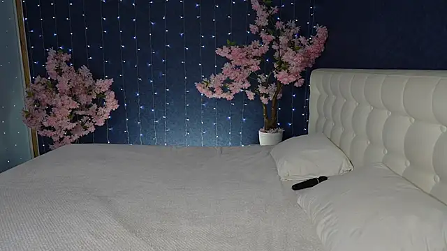 -Mirror-Girl- online show from March 10, 2026, 5:33 am