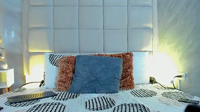 Hecatee 77 online show from February 16, 2026, 7:45 pm