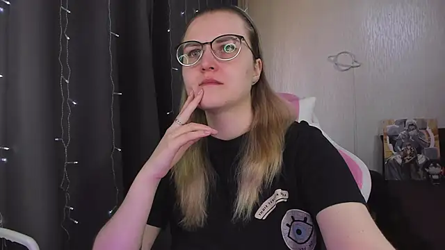 MissBrightShine online show from April 1, 2026, 8:26 am