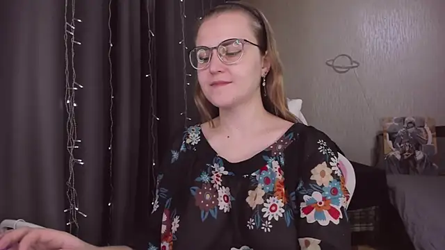 MissBrightShine online show from November 13, 2025, 10:41 am