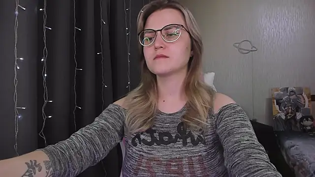 MissBrightShine online show from March 18, 2026, 2:41 pm