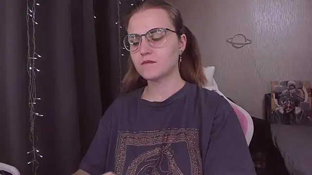 MissBrightShine online show from November 9, 2025, 10:52 am