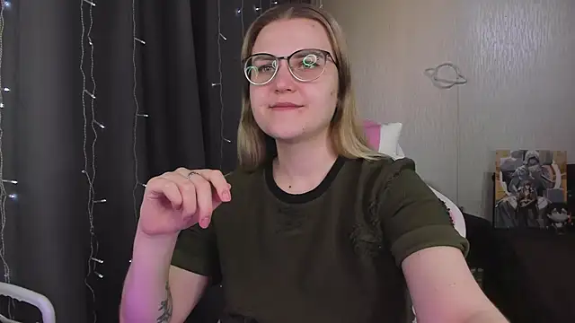 MissBrightShine online show from March 28, 2026, 10:49 am