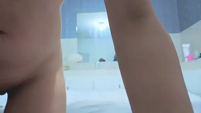 MIYAMOTO MARINA online show from November 5, 2025, 1:14 pm