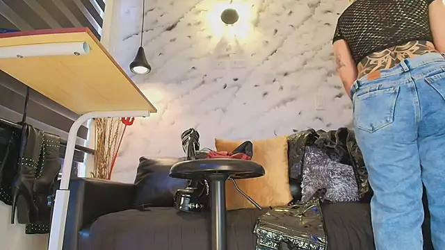 Sophie LittleS online show from April 9, 2026, 12:22 pm