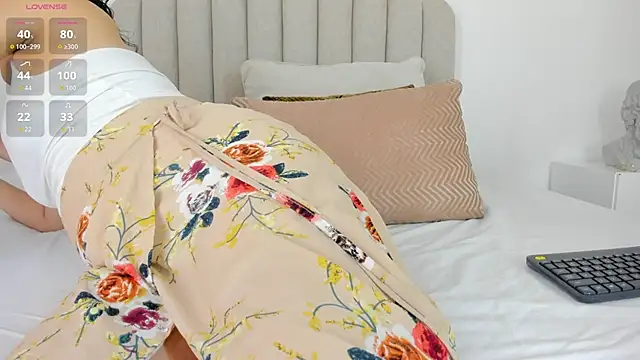 Snapshot of sarita_duque chatting on November 12, 2025, 12:20 pm sarita duque online show from November 12, 2025, 12:20 pm