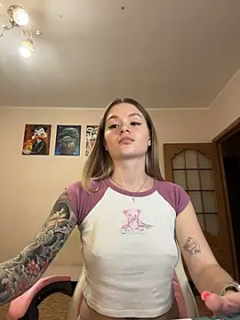 miaacatt online show from November 13, 2025, 10:52 am